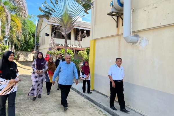 lawatan-smk-megat-panji-alam-bapa-angkat-sekolah ( (6)