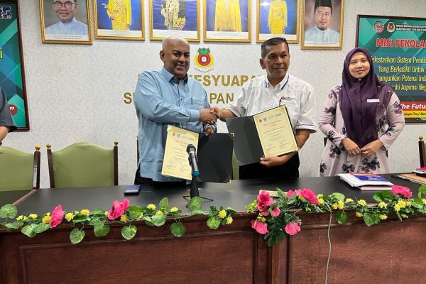 lawatan-smk-megat-panji-alam-bapa-angkat-sekolah ( (7)