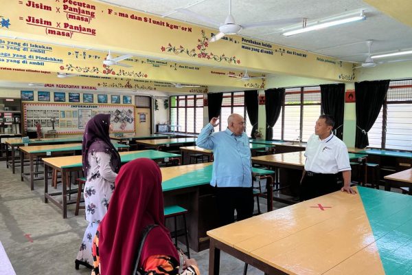 lawatan-smk-megat-panji-alam-bapa-angkat-sekolah ( (8)
